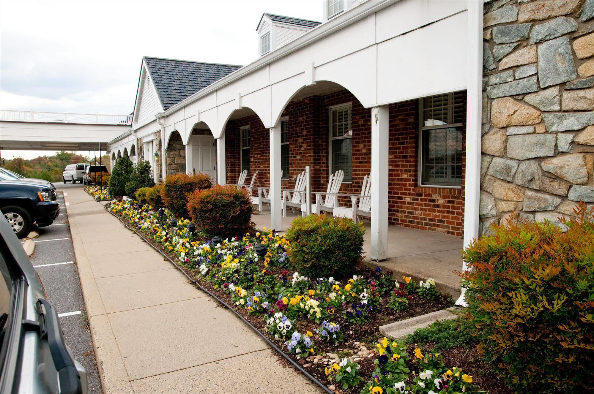 Capital Plaza Hotel Clinton Exterior photo